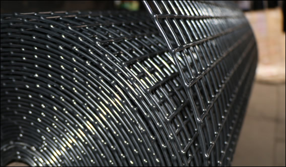 6' x 50' 19 Gauge Galvanized Steel Black PVC Coated Hardware Cloth 0.5 x  0.5 Mesh 